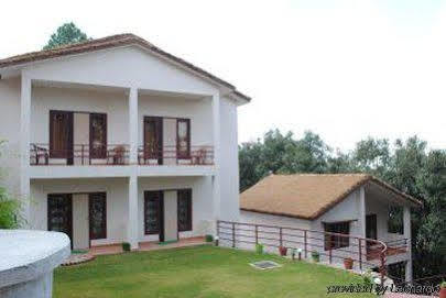 Clarks Inn Binsar Buitenkant foto